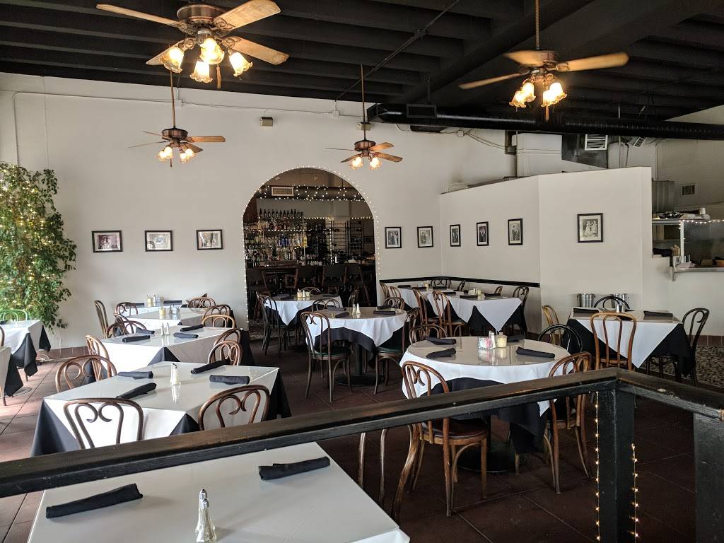 Uricchios Trattoria | restaurant | 1400 17th St, Bakersfield, CA 93301, USA | 6613268870 OR +1 661-326-8870