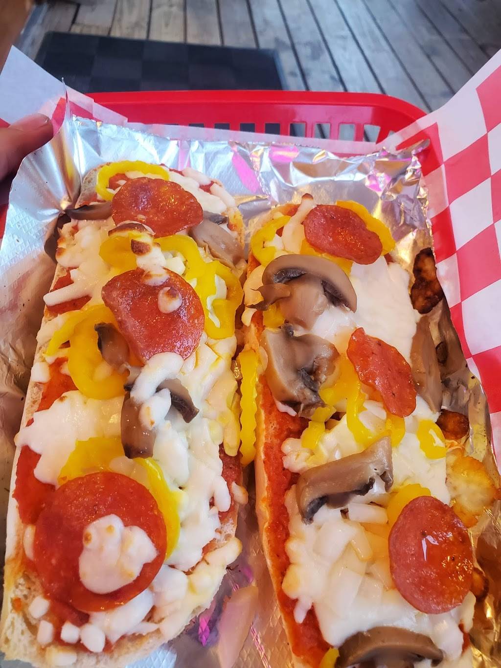 The Farm Bar & Grill | restaurant | 5769 Kellys Creek Rd, Charleston, WV 25312, USA | 3049846324 OR +1 304-984-6324