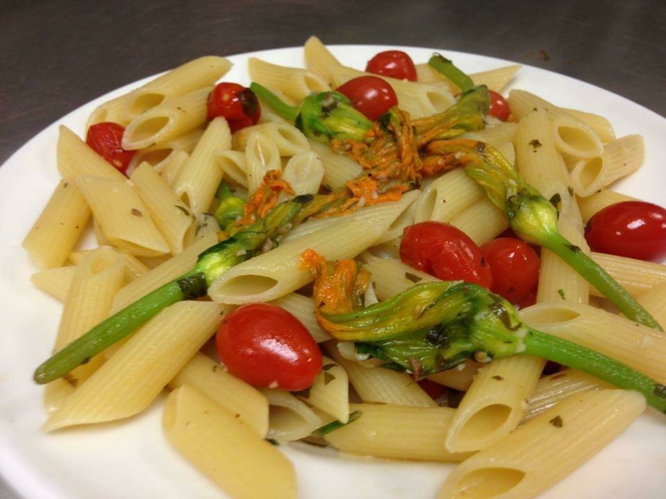 Tommys Pizza | restaurant | 870 Oaklawn Ave, Cranston, RI 02920, USA | 4019448669 OR +1 401-944-8669