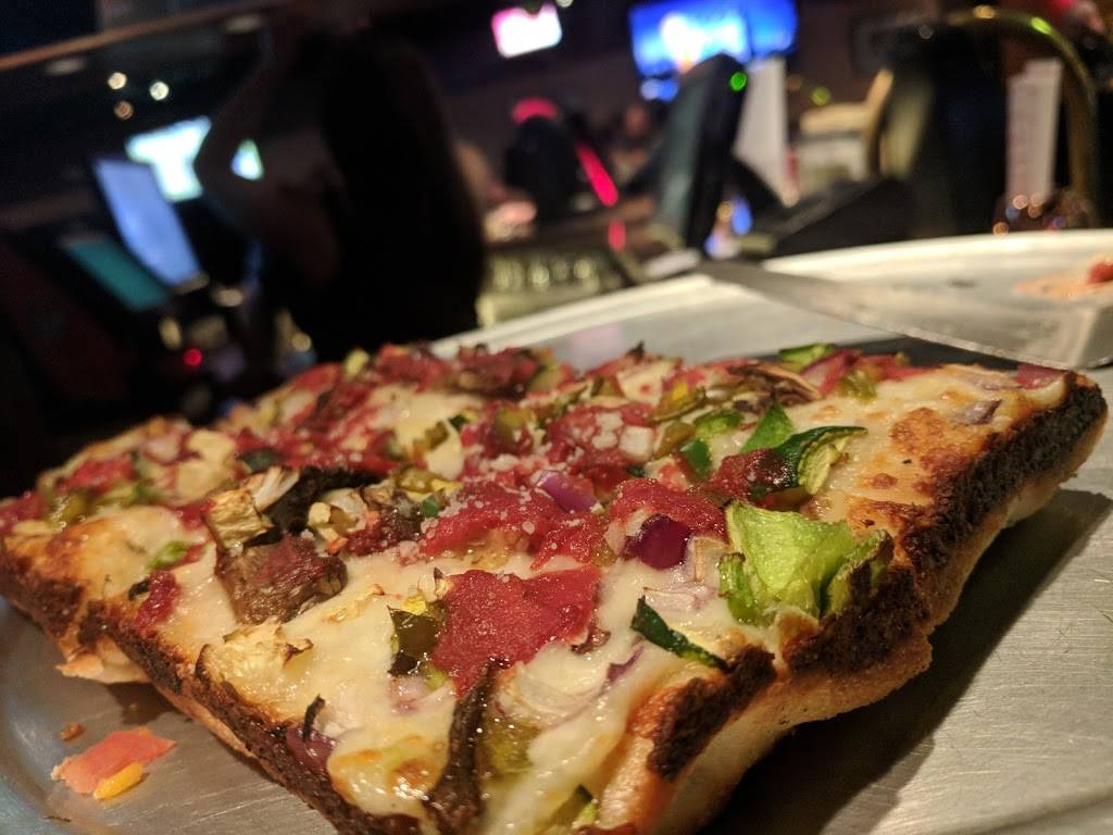 Orleans Sports Cafe | cafe | 100 Macomb Pl, Mt Clemens, MI 48043, USA | 5864652201 OR +1 586-465-2201