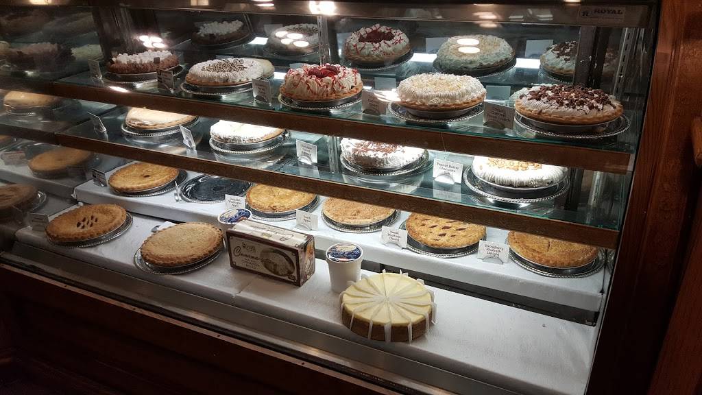 Sharis Cafe and Pies | restaurant | 301 Rohnert Park Expy, Rohnert Park, CA 94928, USA | 7075843601 OR +1 707-584-3601