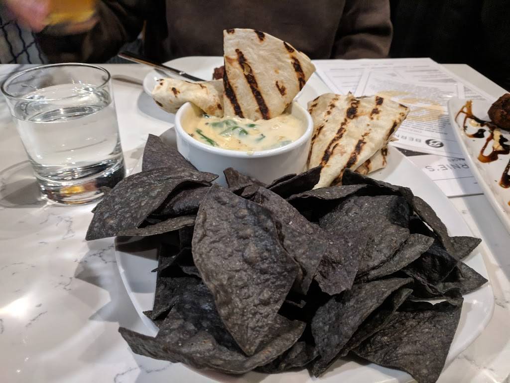 Bernies | restaurant | 2825 S Main St, Kennesaw, GA 30144, USA | 7706272297 OR +1 770-627-2297