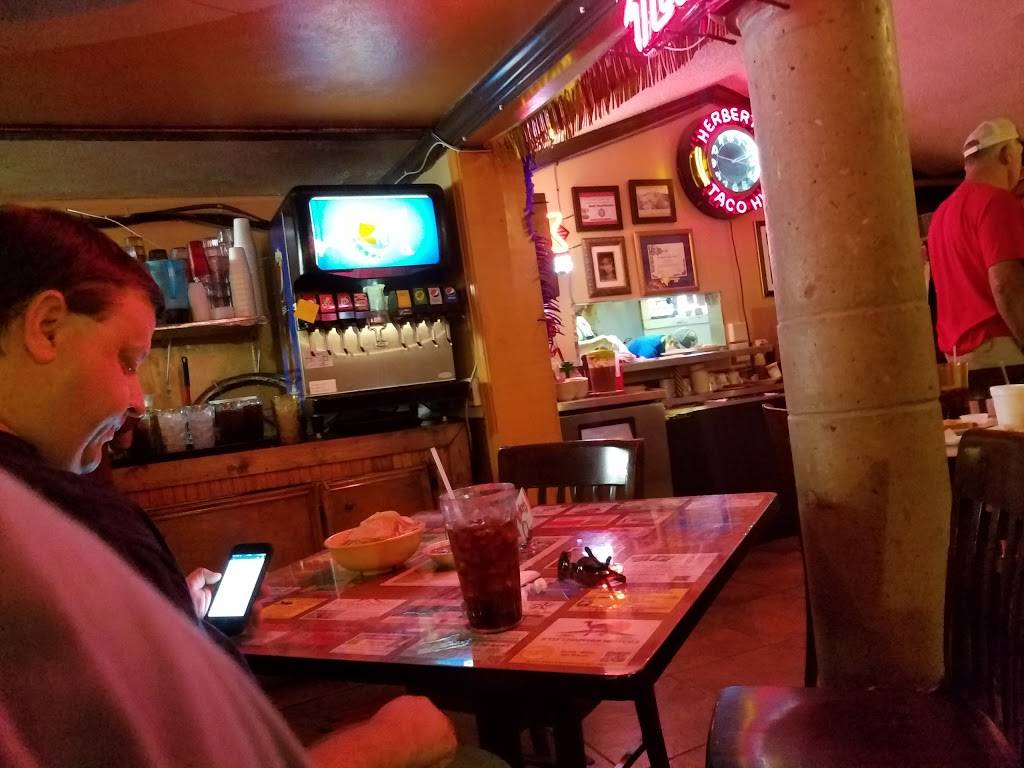 Herberts Taco Hut | restaurant | 419 Riverside Dr, San Marcos, TX 78666, USA | 5123922993 OR +1 512-392-2993