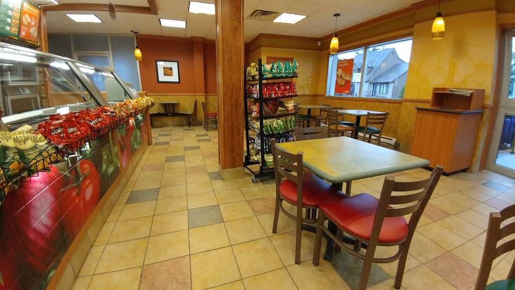 Restaurant SUBWAY | restaurant | 299 Rue Victoria, Thurso, QC J0X 3B0, Canada | 8199850348 OR +1 819-985-0348