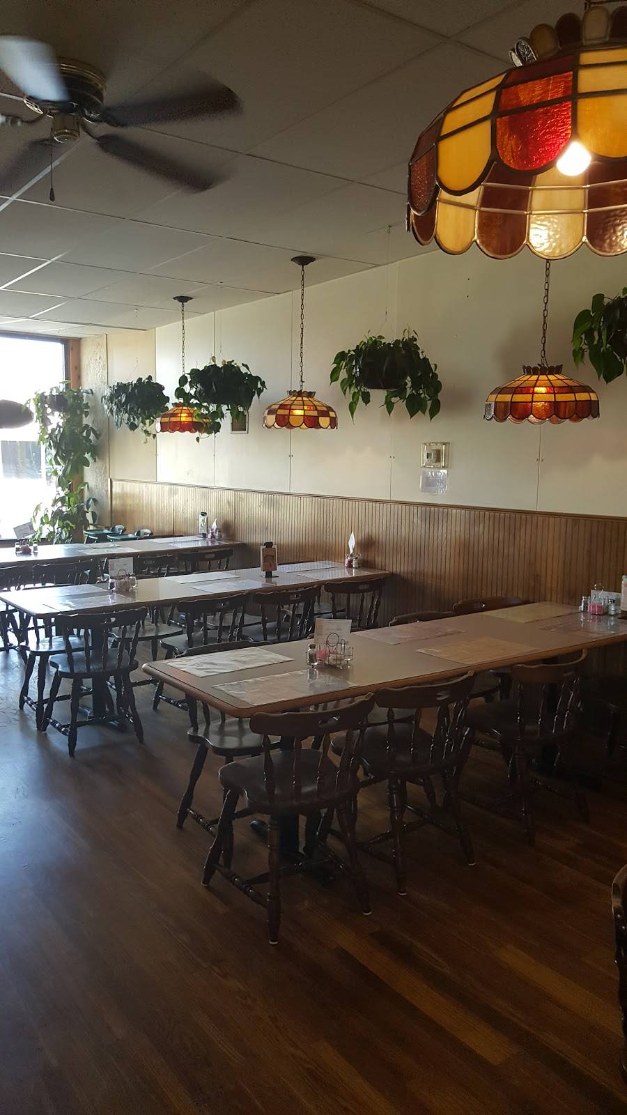 Pizza King | restaurant | 100 S Main St, Farmland, IN 47340, USA | 7654687577 OR +1 765-468-7577