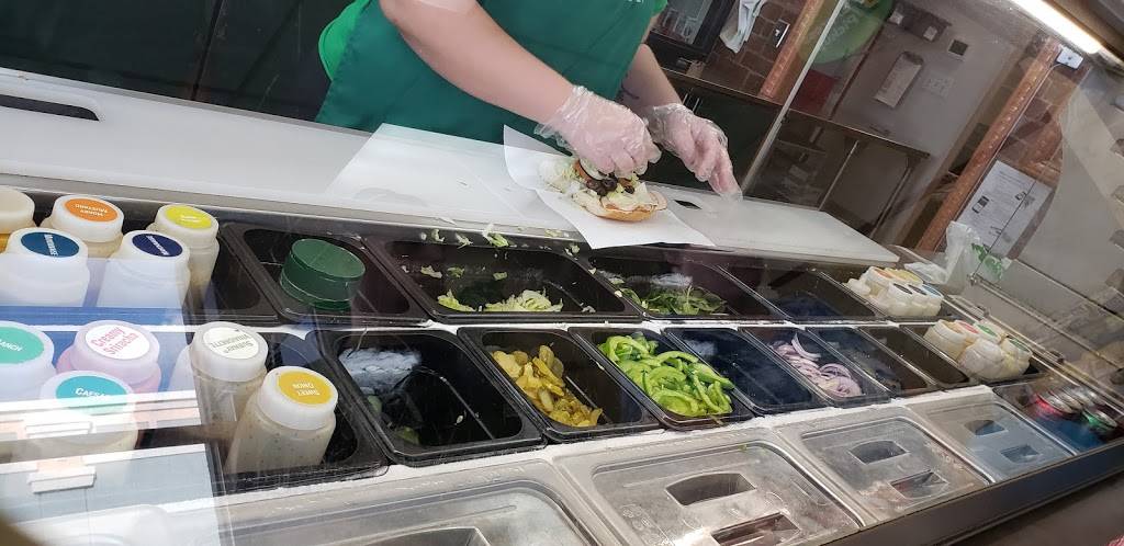 Subway | meal takeaway | 455 N Alafaya Trl Room M10, Orlando, FL 32828, USA | 4072072088 OR +1 407-207-2088