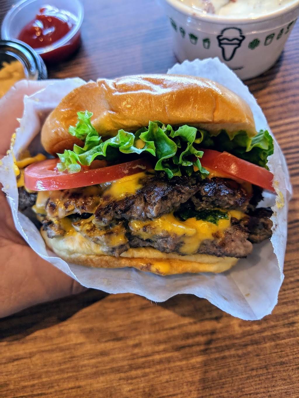 Shake Shack | restaurant | 1445 New Britain Ave Unit #1385, West Hartford, CT 06110, USA | 8609000559 OR +1 860-900-0559