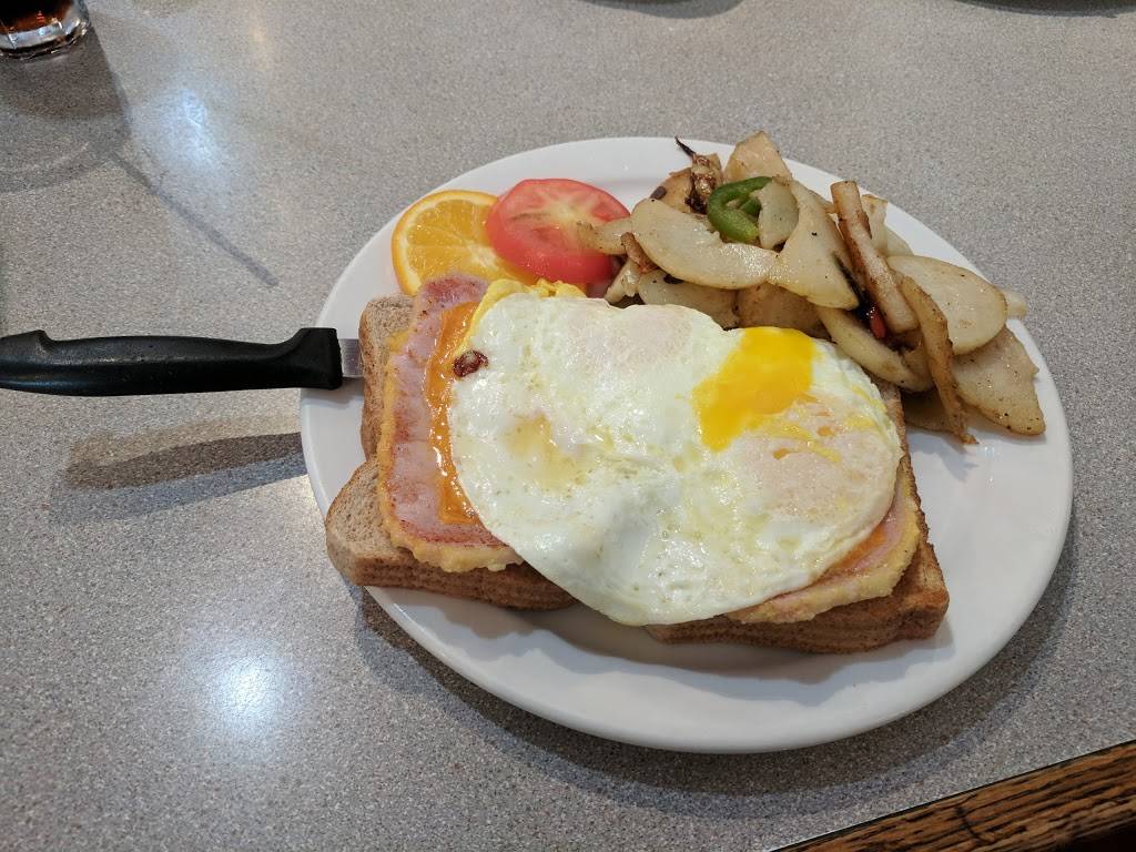 The Olde Red Hen Restaurant | restaurant | 146 Hurontario St, Collingwood, ON L9Y 2L8, Canada | 7054462514 OR +1 705-446-2514