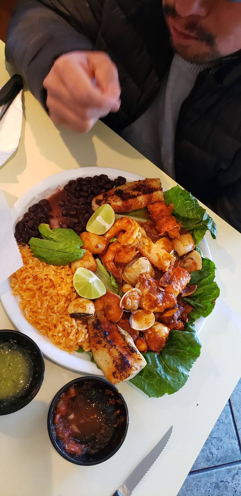 Mariscos El Sinaloense | restaurant | 541 Benicia Rd, Vallejo, CA 94590, USA | 7076522515 OR +1 707-652-2515