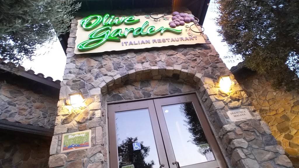 Olive Garden Italian Restaurant | meal takeaway | 4110 S Mooney Blvd, Visalia, CA 93277, USA | 5597389734 OR +1 559-738-9734
