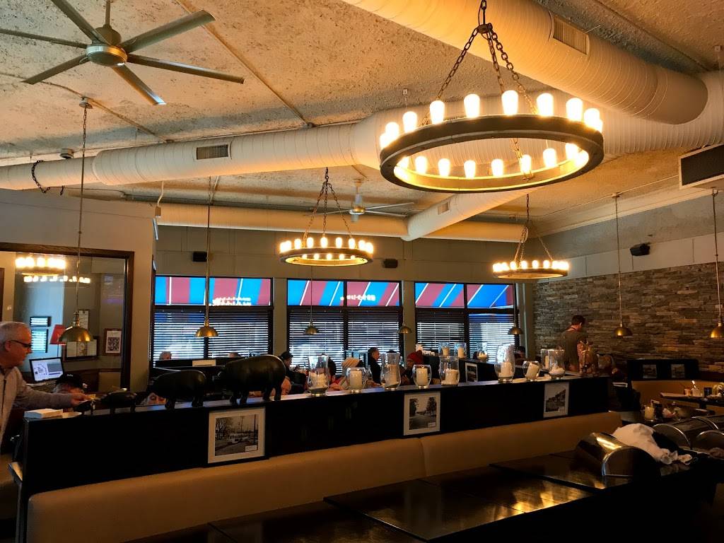 Michael Forbes Bar & Grille | restaurant | 128 W 63rd St, Kansas City, MO 64113, USA | 8163334355 OR +1 816-333-4355