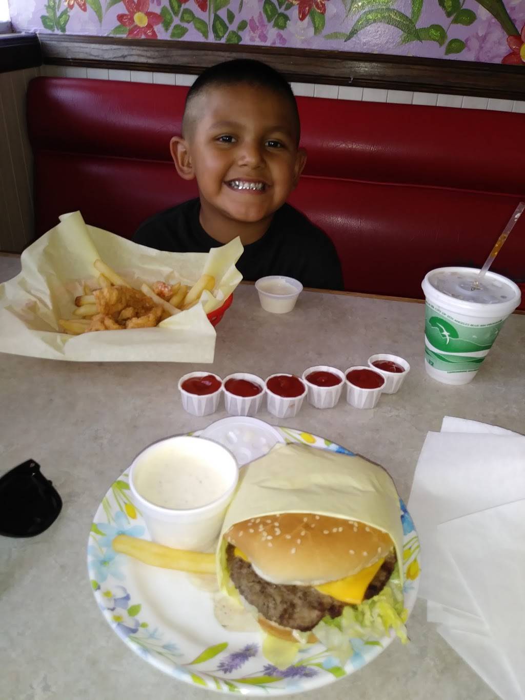 Peters Burgers & Mexican Food | restaurant | 923 W 6th St, Corona, CA 92882, USA | 9512793488 OR +1 951-279-3488