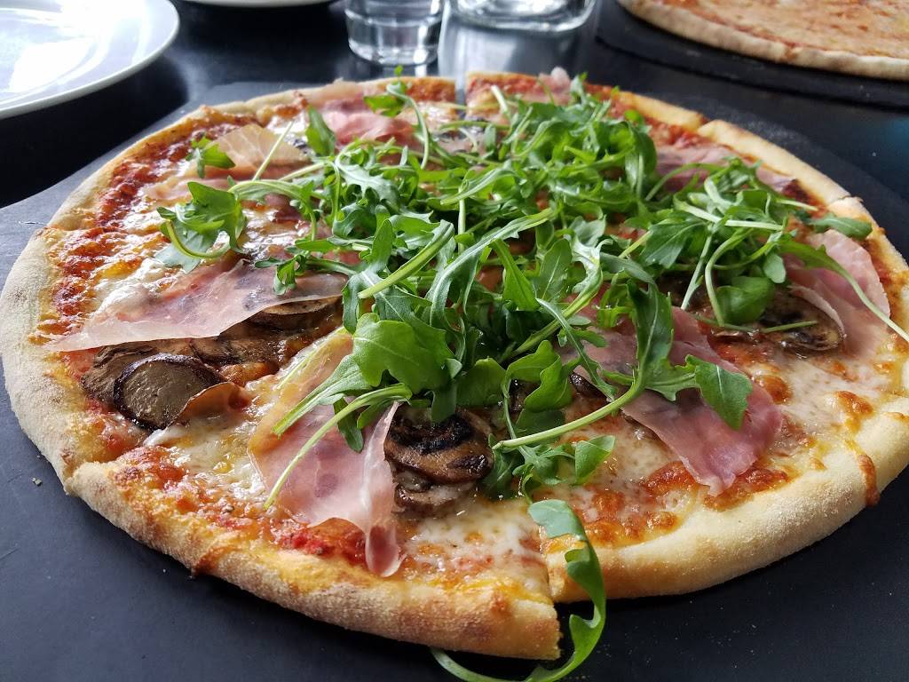 Hot Italian | restaurant | 5959 Shellmound St #75, Emeryville, CA 94608, USA | 5109221369 OR +1 510-922-1369