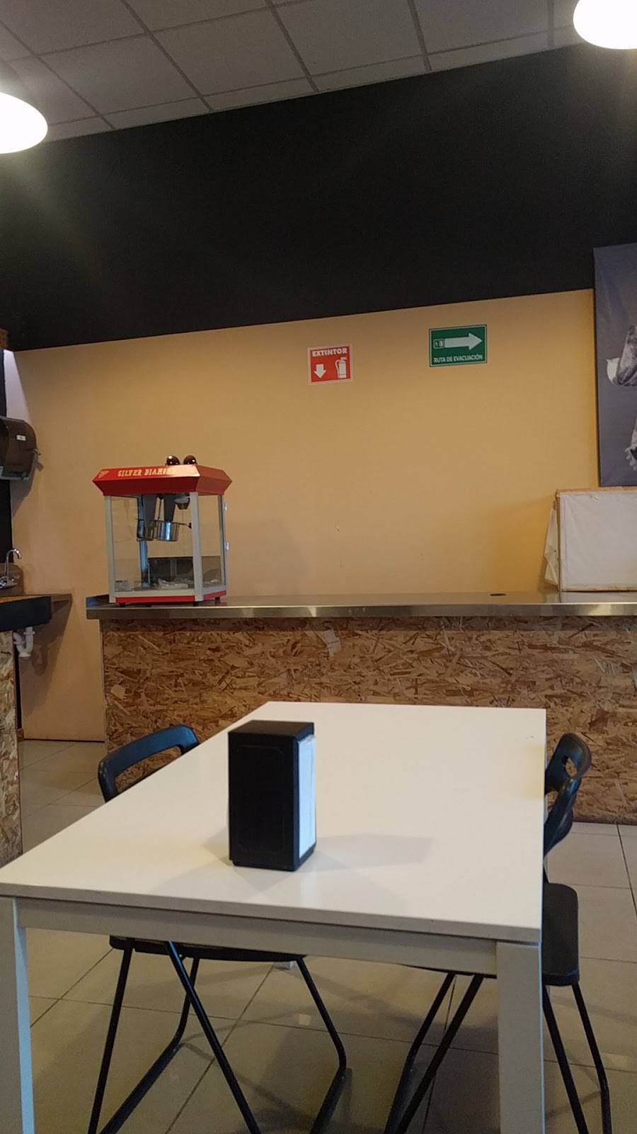 Bros Pizza | restaurant | 22785, De Vallecitos 1010, Valle de Chapultepec, 22785 Ensenada, B.C., Mexico | 016461719185 OR +52 646 171 9185