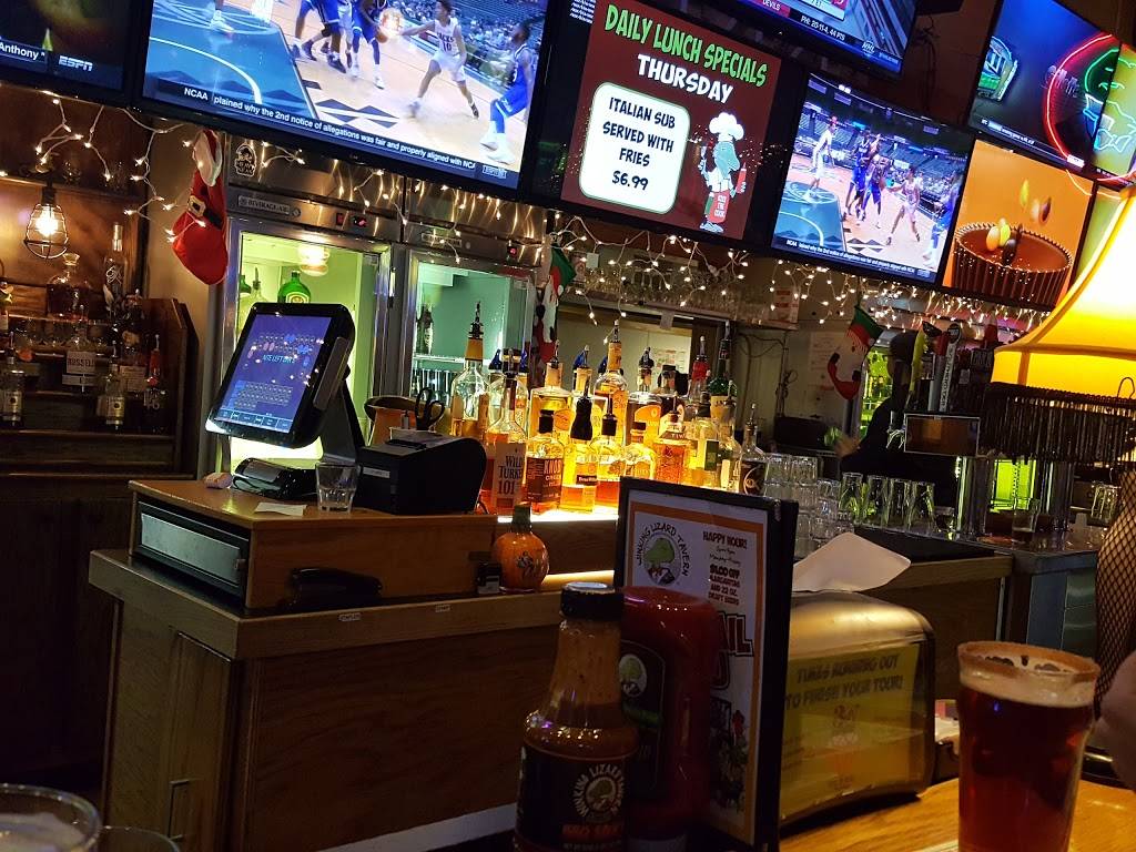 Winking Lizard Tavern | restaurant | 5710 Fulton Dr NW, Canton, OH 44718, USA | 3304971133 OR +1 330-497-1133