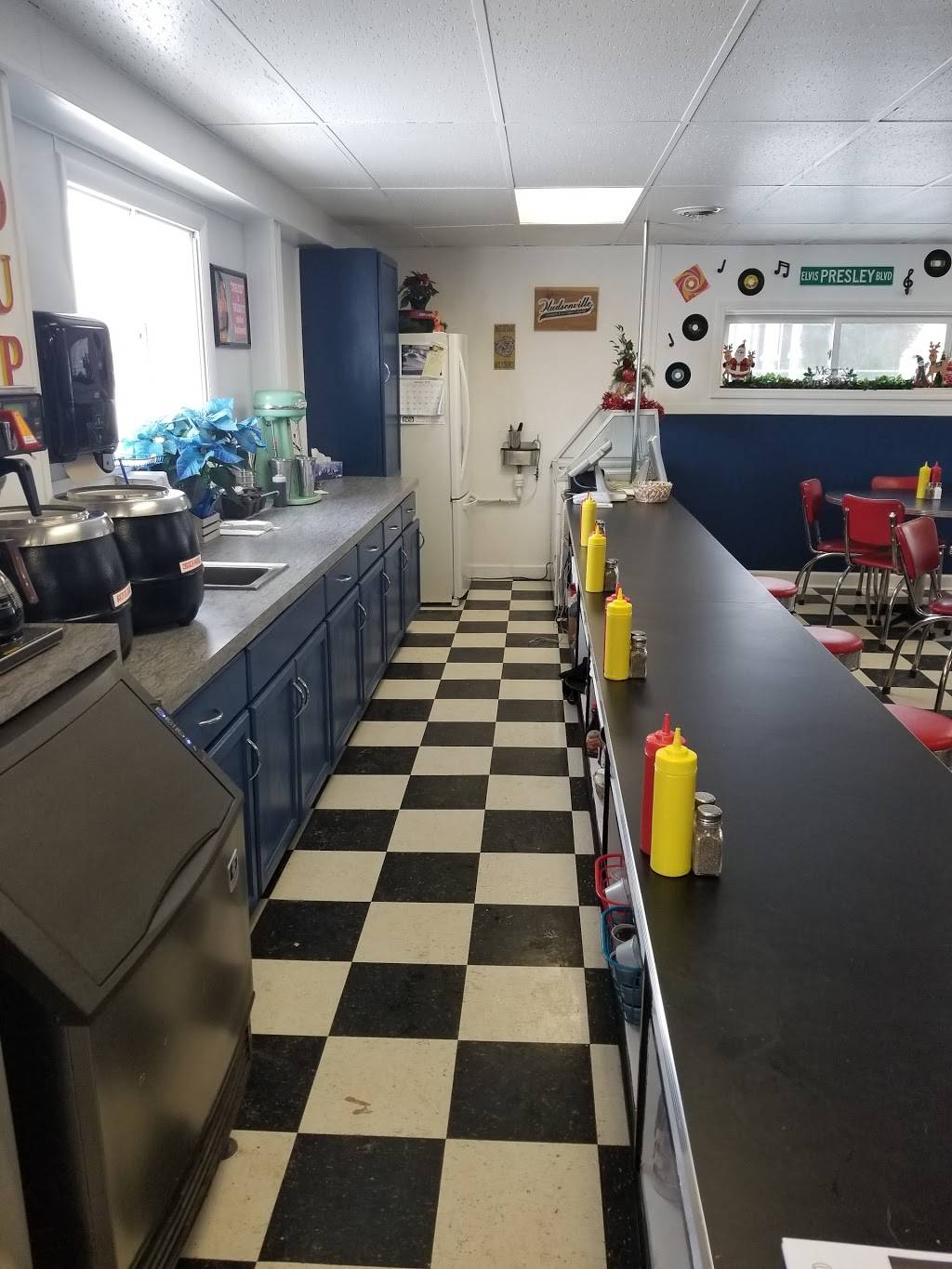 Phils Diner | restaurant | 4975 Railroad St, Elkton, MI 48731, USA | 9893752600 OR +1 989-375-2600