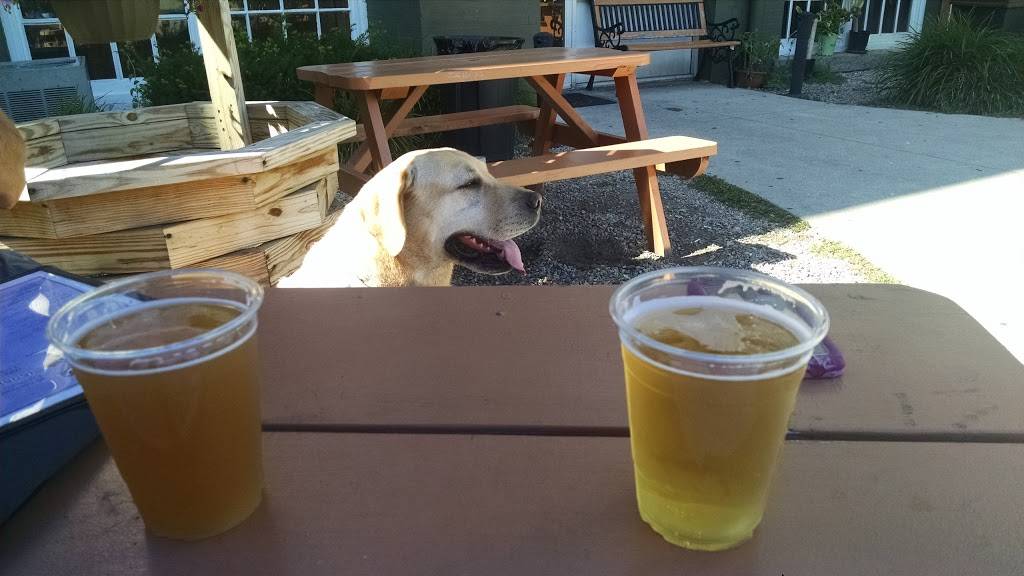 Black Raspberry Pub | restaurant | 36 Cordage Park Cir # 111, Plymouth, MA 02360, USA | 5088300022 OR +1 508-830-0022