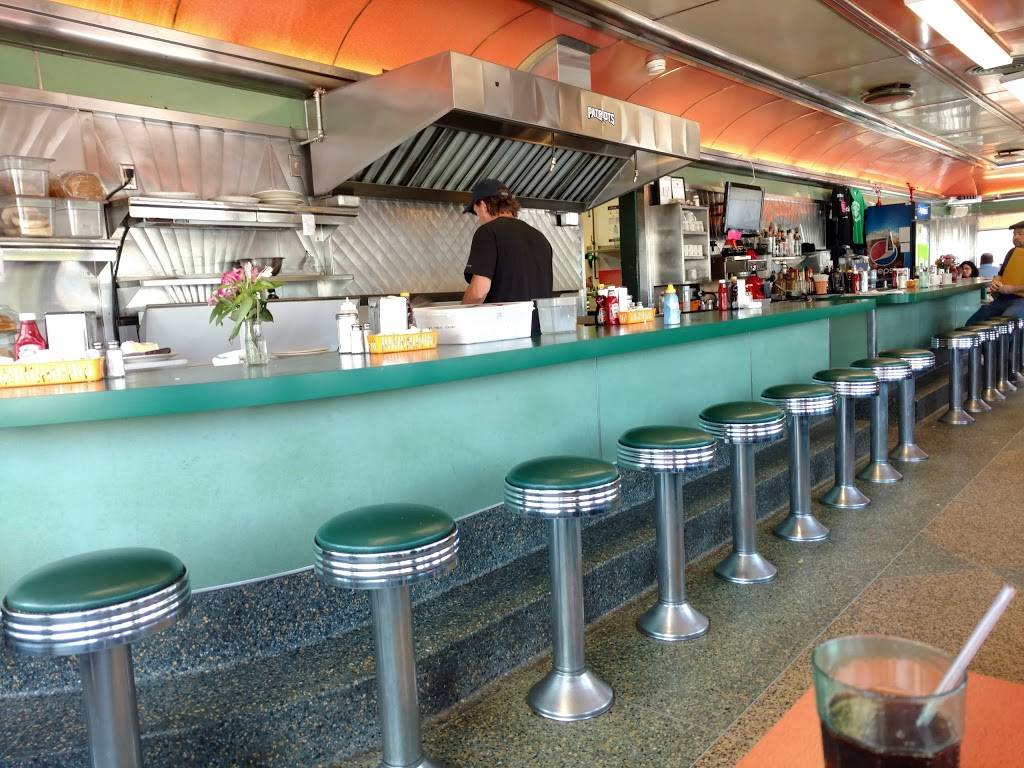Al Macs Diner | restaurant | 135 President Ave, Fall River, MA 02720, USA | 5085670242 OR +1 508-567-0242