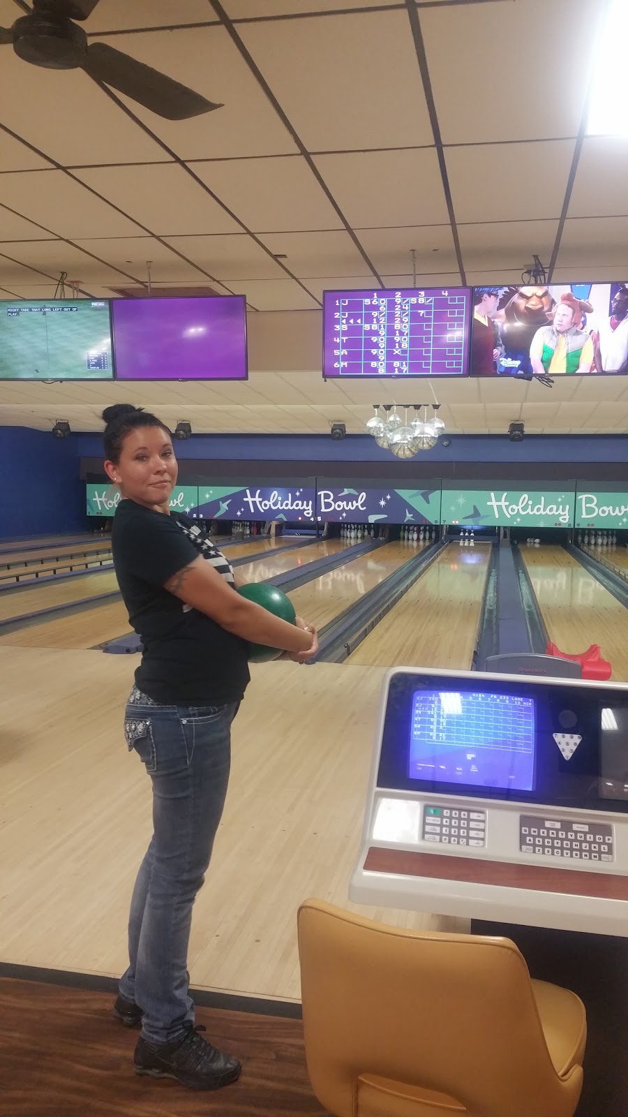 The Holiday Bowl | restaurant | 310 State St, Augusta, KS 67010, USA | 3057310945 OR +1 305-731-0945