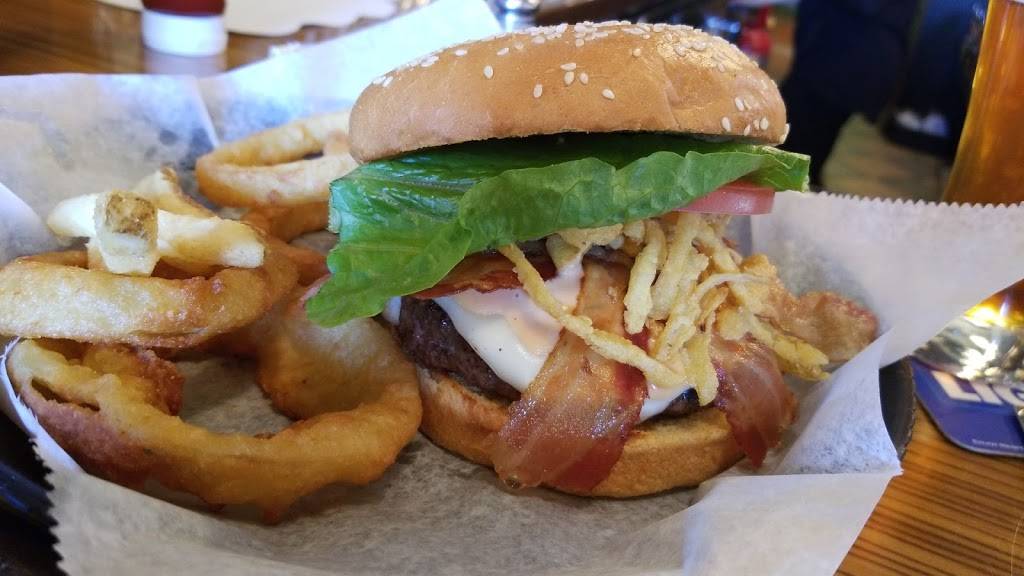 Lake Pizza & Restaurant | restaurant | 39 Thompson Rd, Webster, MA 01570, USA | 5089433684 OR +1 508-943-3684