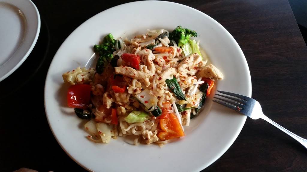 Thai Basil | restaurant | 1111 S Rural Rd, Tempe, AZ 85281, USA | 4805570101 OR +1 480-557-0101