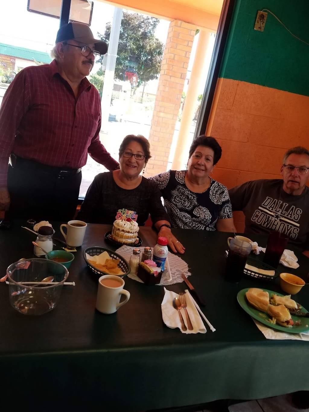 La Playita | restaurant | 9865 Dyer St, El Paso, TX 79924, USA | 9157573742 OR +1 915-757-3742