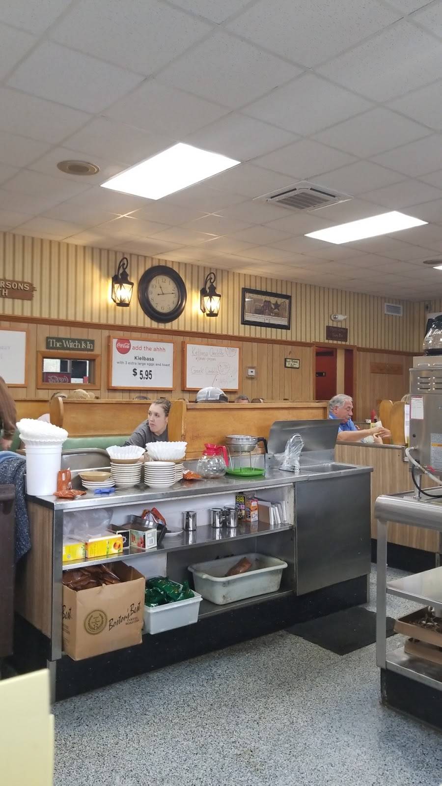 Crystal Springs Dairy Bar | restaurant | 166 West St, Ware, MA 01082, USA | 4139676190 OR +1 413-967-6190