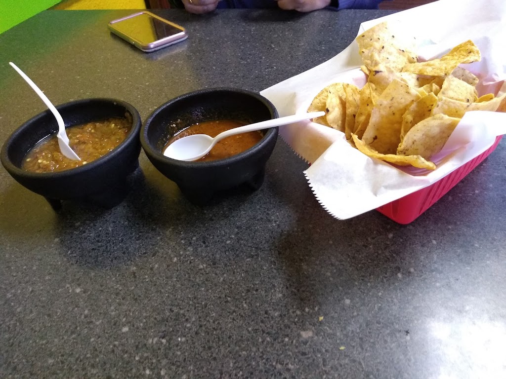 Antojitos Como En Casa | restaurant | 425 Desert Gardens Dr # C, El Centro, CA 92243, USA | 7604825621 OR +1 760-482-5621