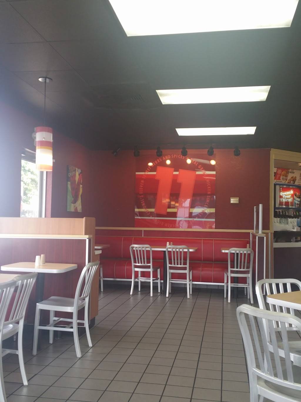 KFC | restaurant | 1950 N Locust Ave, Lawrenceburg, TN 38464, USA | 9317626186 OR +1 931-762-6186