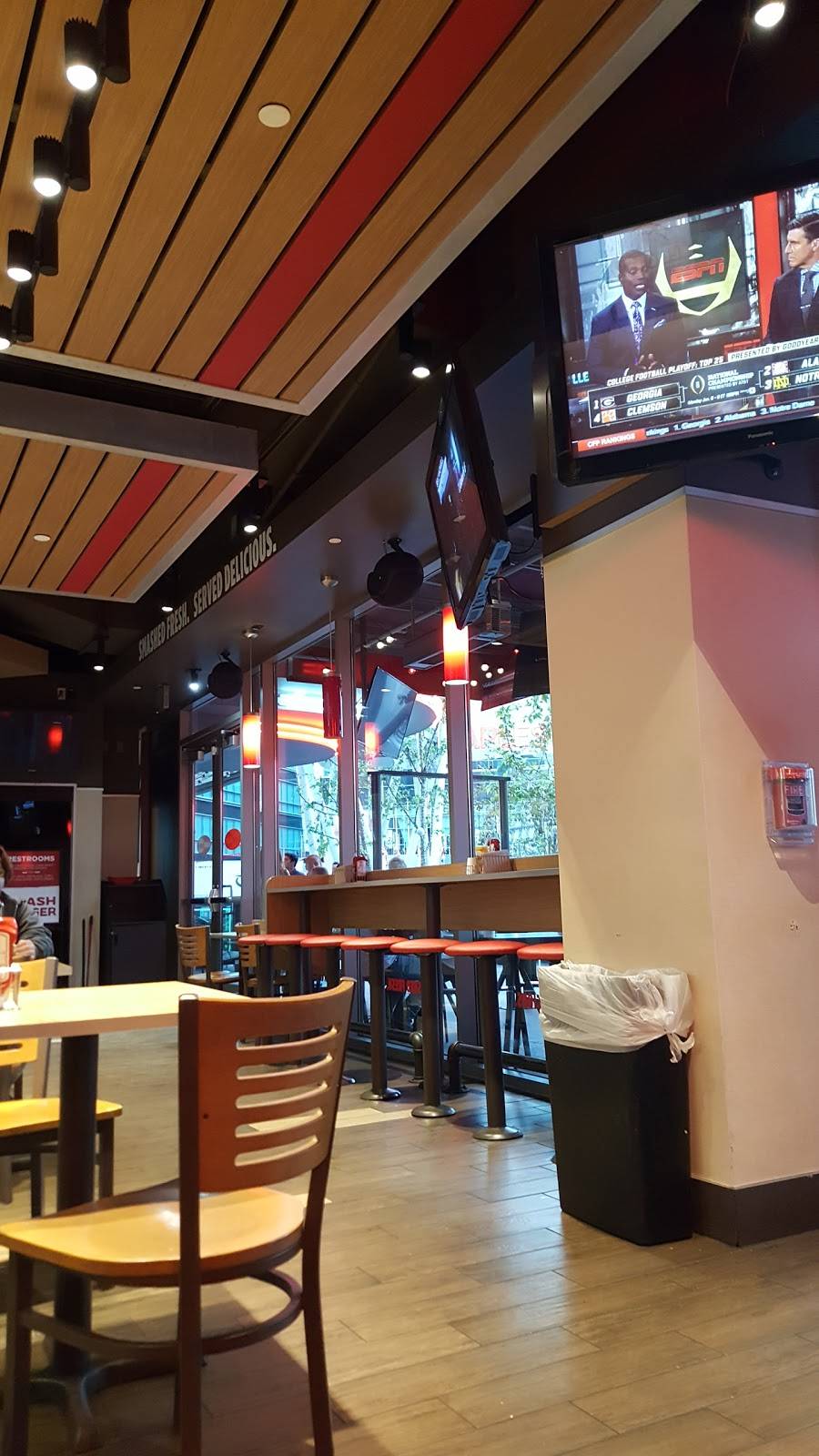 Smashburger | restaurant | 1011 S Figueroa St Ste B101, Los Angeles, CA 90015, USA | 2136313355 OR +1 213-631-3355