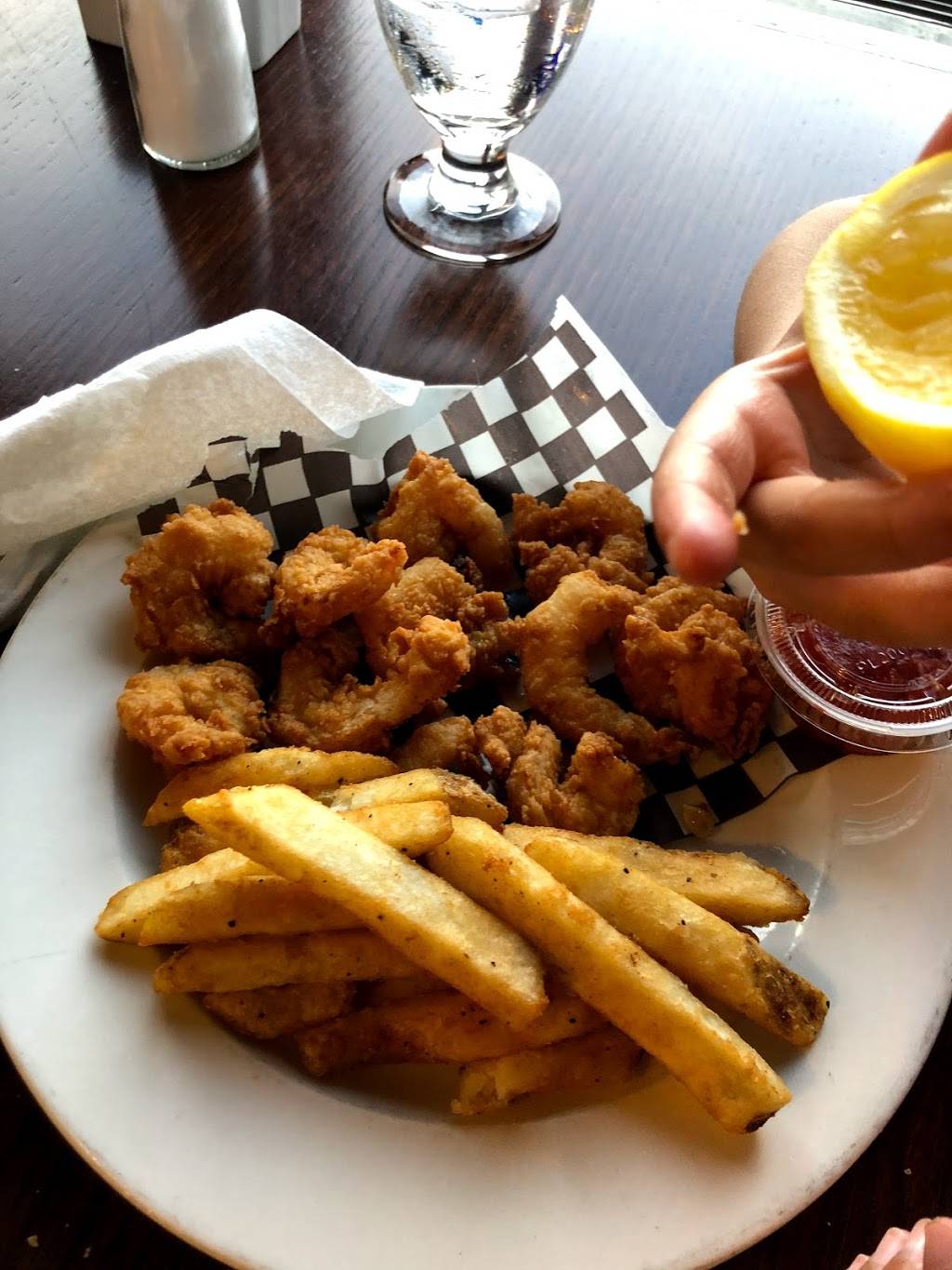 Lilly Kazzilly’s | restaurant | 9550 Riverside Dr E, Windsor, ON N8P 1A1, Canada | 5199448332 OR +1 519-944-8332