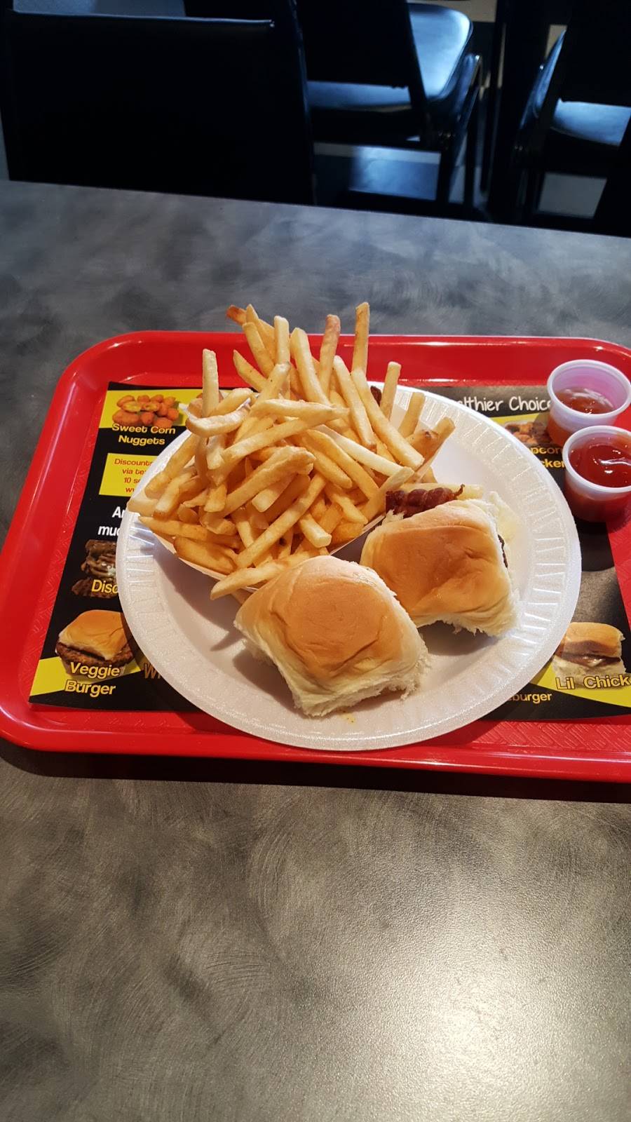 Lil Burgers | restaurant | 223 Franklin Avenue, Nutley, NJ 07110, USA | 9733202374 OR +1 973-320-2374