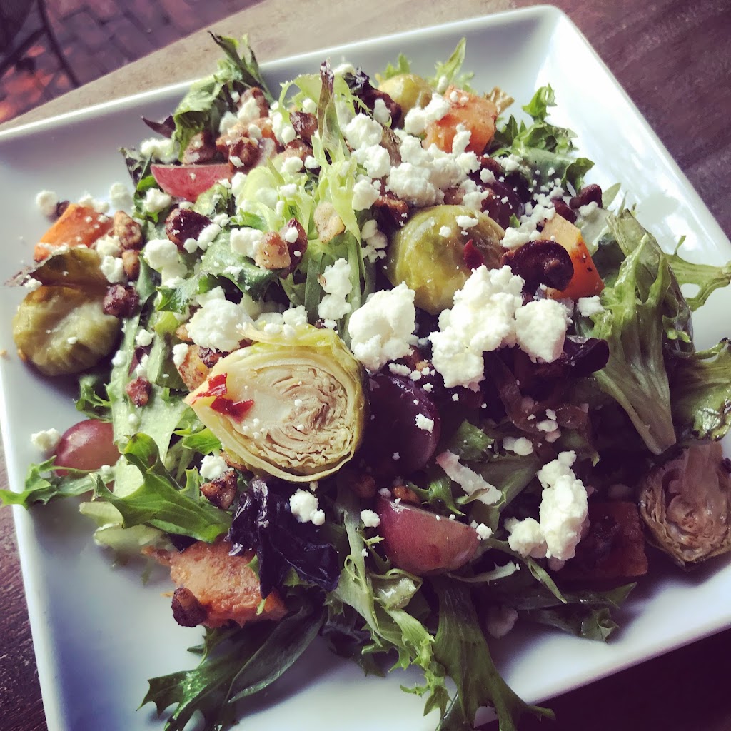 Lucys In The Square | restaurant | 301 S Adams St, Pensacola, FL 32502, USA | 8503788475 OR +1 850-378-8475