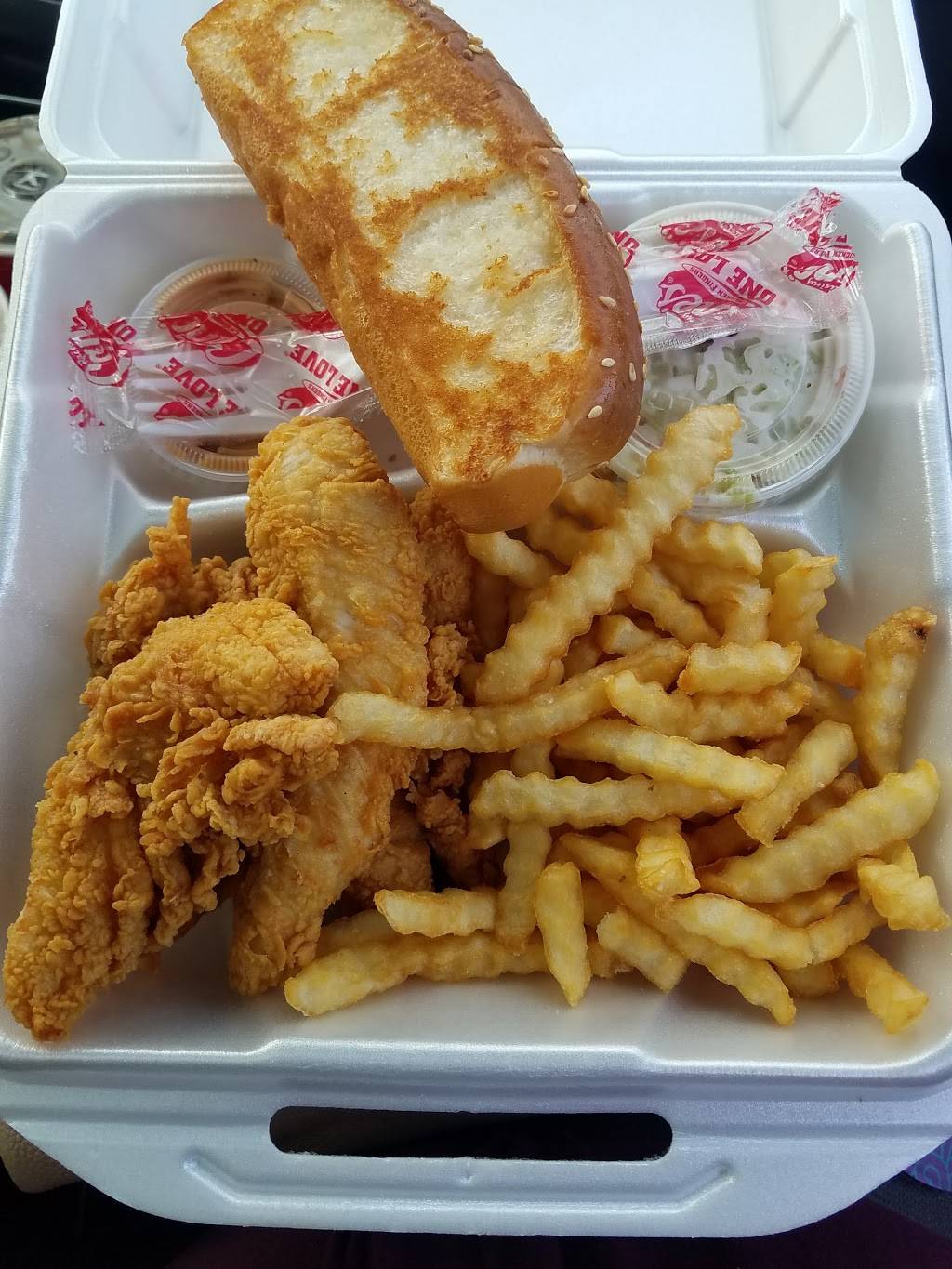 Raising Canes Chicken Fingers | meal takeaway | 1136 Miamisburg Centerville Rd, Centerville, OH 45459, USA | 9373067704 OR +1 937-306-7704