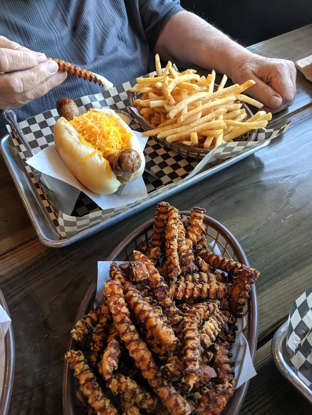 Bangers & Brews Eugene | restaurant | 2506 Willakenzie Rd, Eugene, OR 97401, USA | 5415058004 OR +1 541-505-8004
