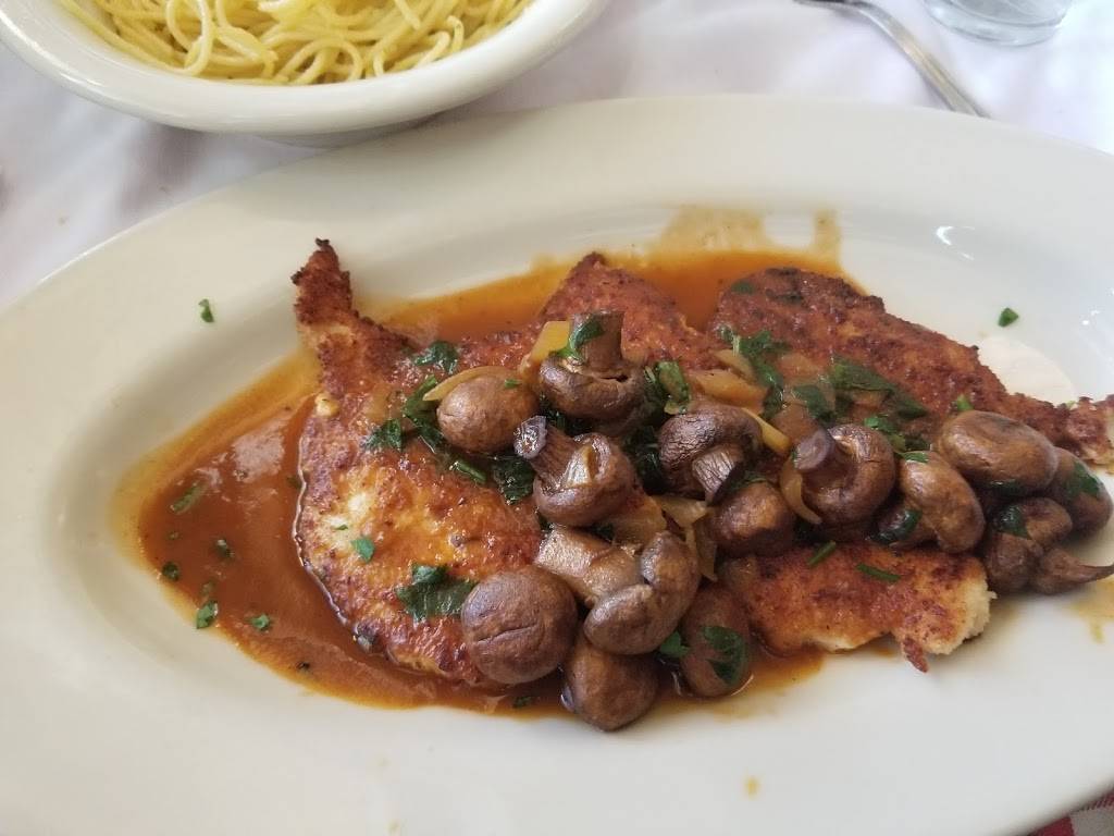 Maggianos Little Italy | restaurant | 7401 S Clinton St, Englewood, CO 80112, USA | 3038581405 OR +1 303-858-1405