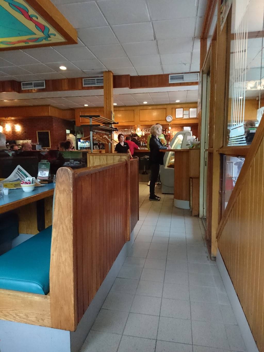 Delicatessen Place Granby | restaurant | 302 Rue Principale, Granby, QC J2G 2W4, Canada | 4503783768 OR +1 450-378-3768