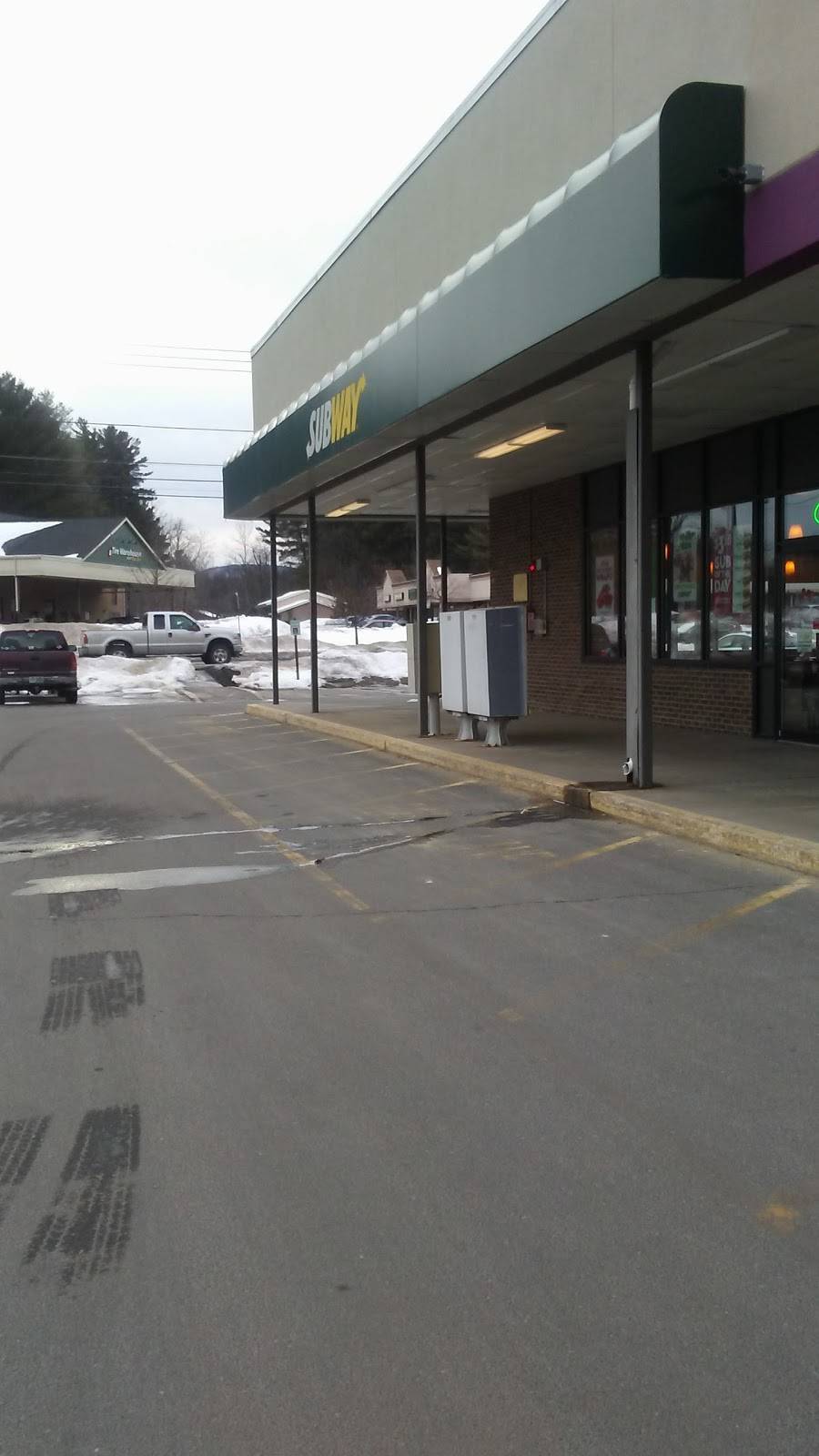 Subway | restaurant | 553 Mast Rd, Goffstown, NH 03045, USA | 6039287601 OR +1 603-928-7601