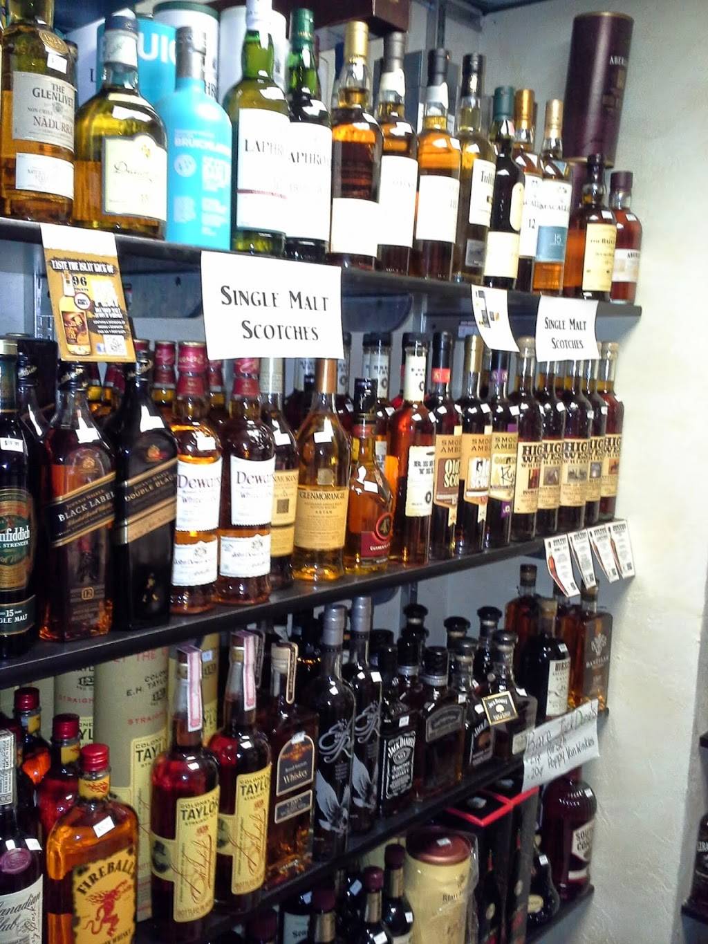 Deli Boutique Wine & Spirits | cafe | 2318 N Clark St, Chicago, IL 60614, USA | 7738809820 OR +1 773-880-9820