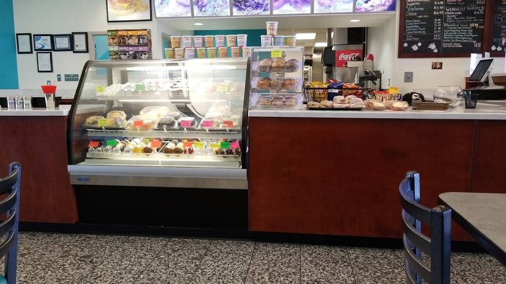 Grizzlys Pizza & Wings | restaurant | 5000 W International Airport Rd, Anchorage, AK 99502, USA | 9079299300 OR +1 907-929-9300