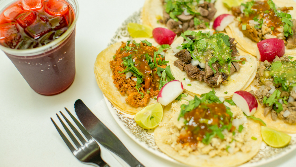 Dos Compas Muy Salsas | restaurant | 7737 E 21st St, Tulsa, OK 74129, USA | 9189328842 OR +1 918-932-8842