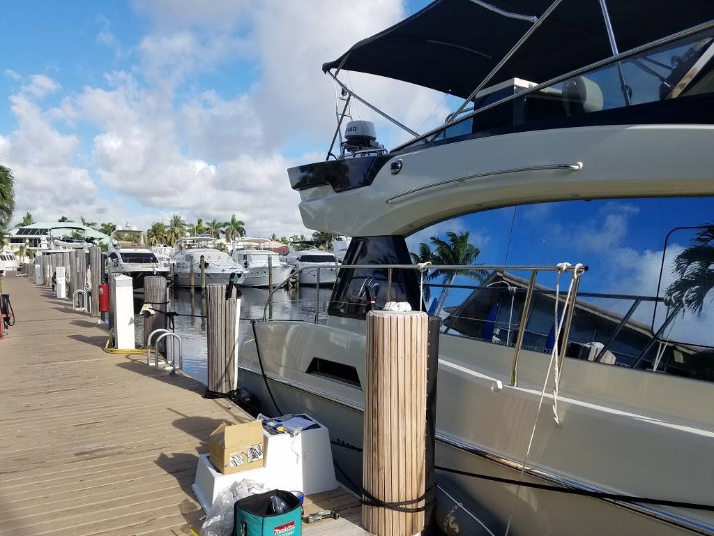 Lighthouse Point Yacht Club | restaurant | 2701 NE 42nd St, Lighthouse Point, FL 33064, USA | 9549427244 OR +1 954-942-7244