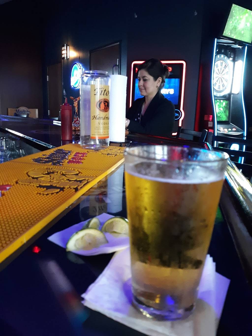 AJ’s Bar and Grill | restaurant | 12066 Starcrest Dr Suite 640, San Antonio, TX 78247, USA | 2103147394 OR +1 210-314-7394