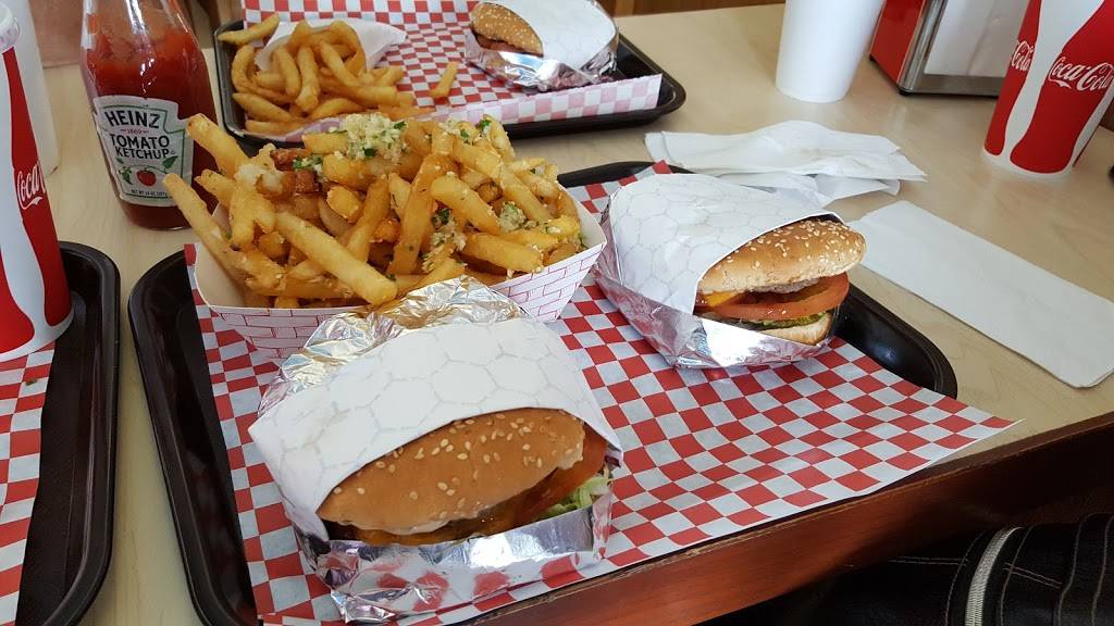 Zs Burgers | restaurant | 8307 Mukilteo Speedway, Mukilteo, WA 98275, USA | 4252903888 OR +1 425-290-3888