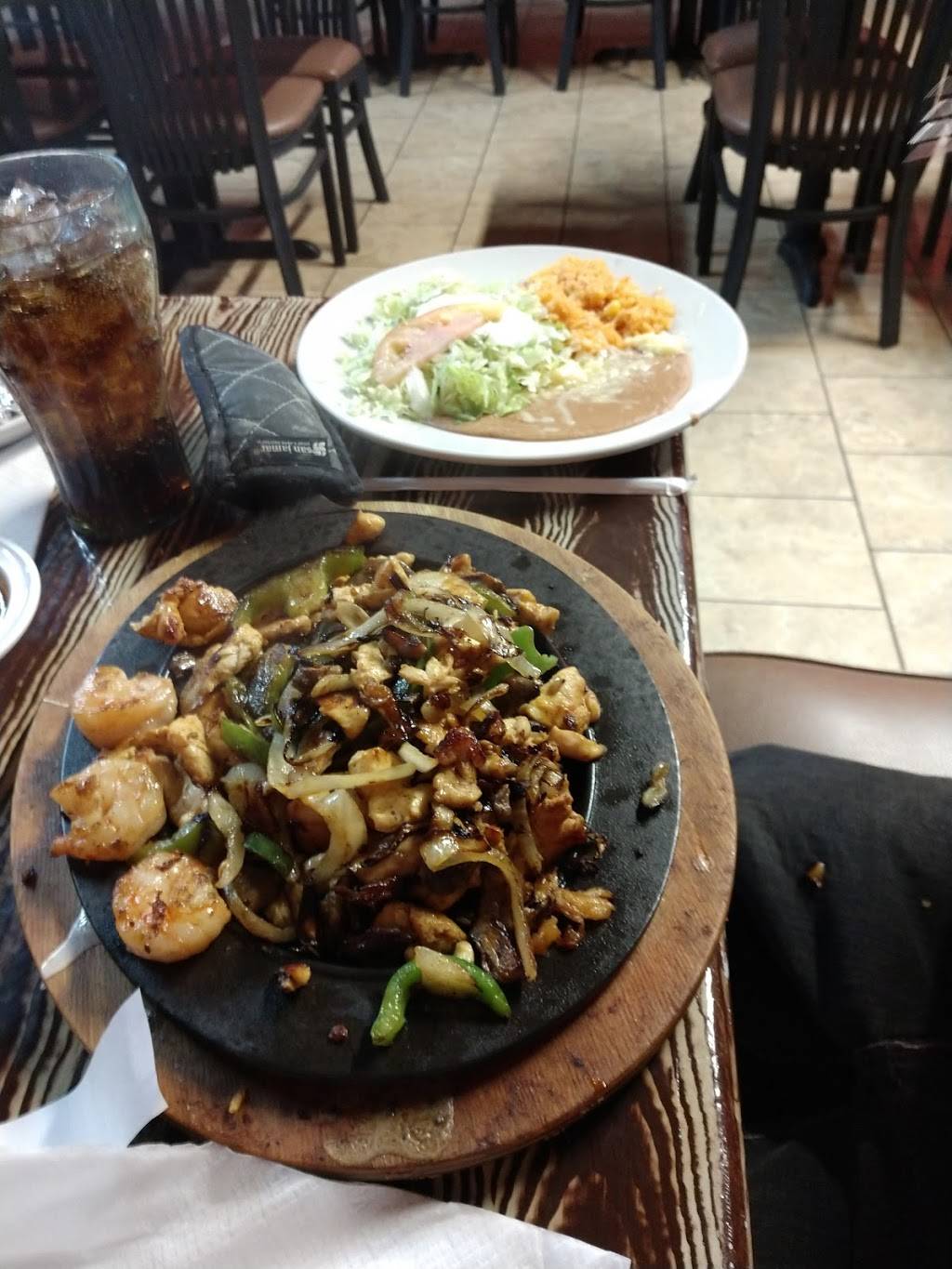 El Manzanillo Mexican Restaurant | restaurant | 737 Cook St, Royston, GA 30662, USA | 7062454725 OR +1 706-245-4725