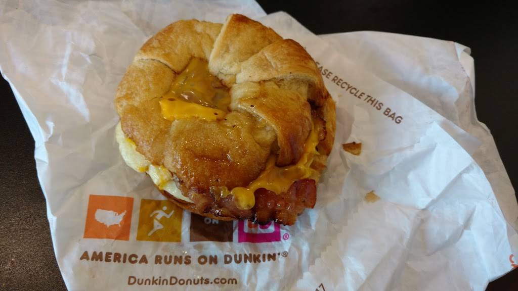 Dunkin | bakery | 2836 N Clairemont Ave, Eau Claire, WI 54703, USA | 7155981500 OR +1 715-598-1500