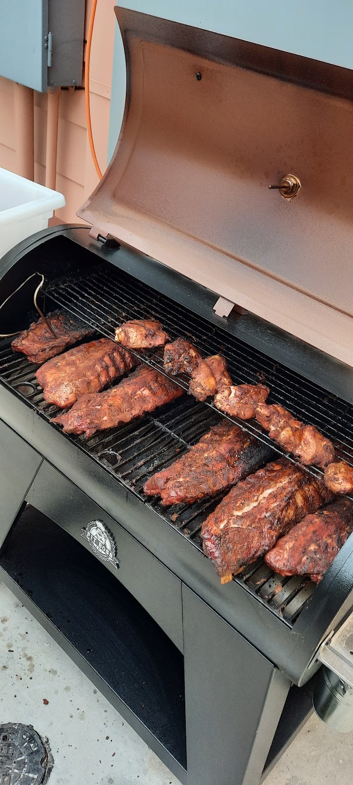 Twisted Vines Wine Beer and BBQ | restaurant | 5770 US-192 Suite 113, Kissimmee, FL 34746, USA | 4075075453 OR +1 407-507-5453