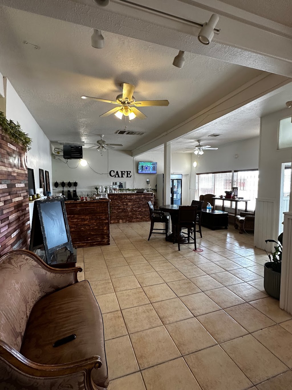 Ossys Cafe | restaurant | 6301 Coors Blvd SW, Albuquerque, NM 87121, USA | 5053782715 OR +1 505-378-2715