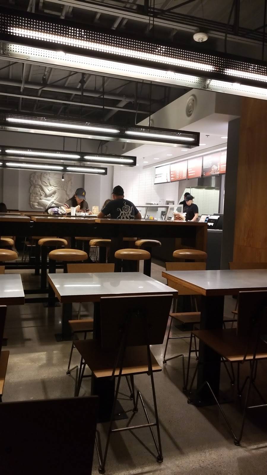Chipotle Mexican Grill | restaurant | 100 E Camelback Rd Ste 196, Phoenix, AZ 85012, USA | 6022009416 OR +1 602-200-9416