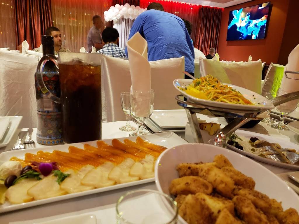 Maxim Restaurant & Banquet Hall | restaurant | 531 N Fairfax Ave, Los Angeles, CA 90036, USA | 3236537820 OR +1 323-653-7820